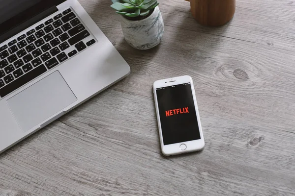 Bangkok Thailand April 2018 Workspace Desk Apple Iphone Showing Netflix — Stock Photo, Image