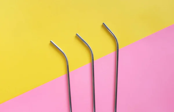 Flat Lay Reusable Stainless Steel Straws Bright Pink Yellow Background — Stock Photo, Image