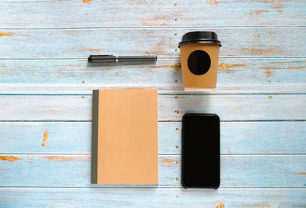 Arbeitsbereich Von Smartphone Und Notebook Mit Kaffee Zum Mitnehmen Und — Stockfoto