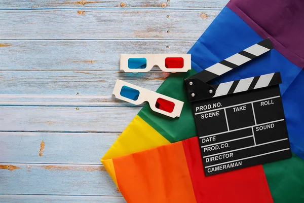 Flat lay of clapperboard and 3d glasses with LGBTQ flag on wooden background, pride movie industry concept — Stock Image Flat Lay Clapperboard Glasses Lgbtq Flag Wooden Background Pride Movie Stock Picture