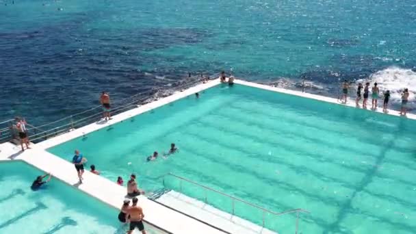 Bondi Beach Sydney Austrálie Ledna 2019 Turisté Plavou Bazénu Bondi — Stock video