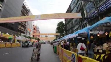 Asya şehrinde yola çıkma manzarası 