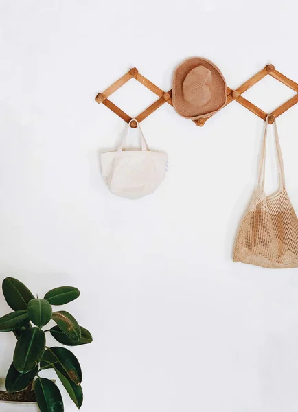 Natural Clothing Material Shopping Bag Tote Bag Hat Hanger White — Stock Photo, Image