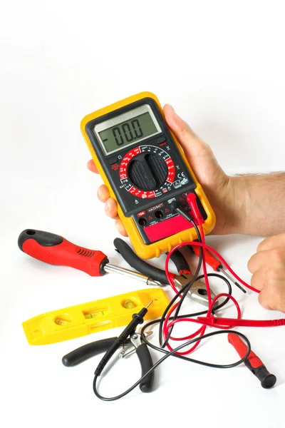 Digital multimeter å på vit bakgrund — Stockfoto