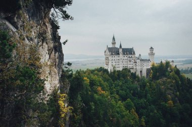 Castlewith doğal dağ manzarası Almanya güzel görünümü