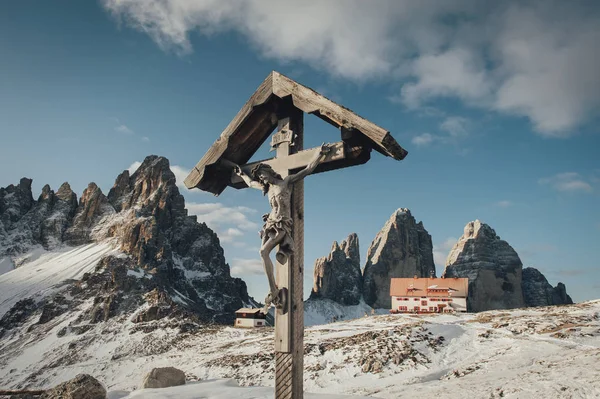 Schöner Blick Auf Den Berg Mit Schönem Himmel Und Kreuz — Stockfoto
