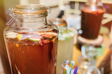 taze mojito ve kırmızı Sangria