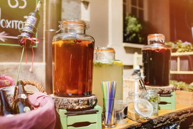 taze mojito ve kırmızı Sangria