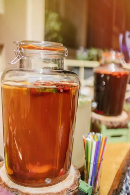 taze mojito ve kırmızı Sangria