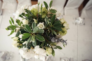 Düğün dekorasyon töreni için çiçekli