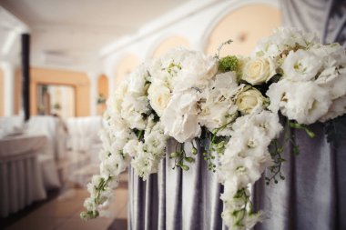 Düğün dekorasyon töreni için çiçekli