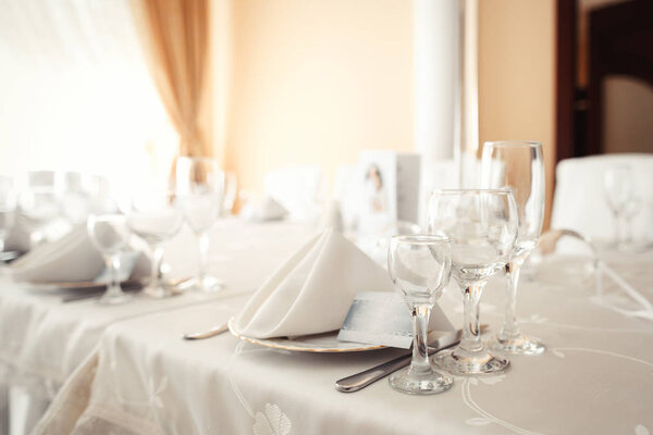Элегантный свадебный стол, ресторан
