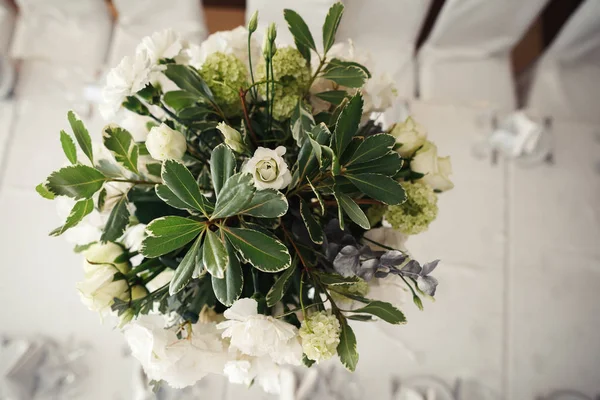 Düğün dekorasyon töreni için çiçekli