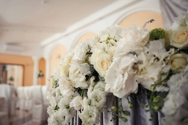 Svatební Dekorace Květinami Pro Obřad — Stock fotografie