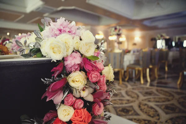 Bruiloft Decoratie Met Bloemen Voor Ceremonie — Stockfoto