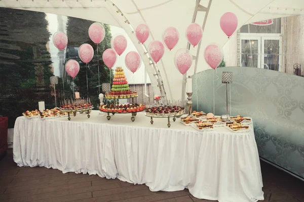 Delicioso bar de doces de recepção de casamento — Fotografia de Stock