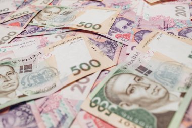 para, Ukraynalı hryvnias kapatın. En düşük UAH