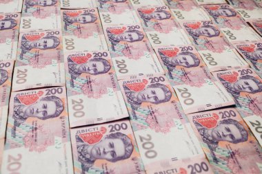 para, Ukraynalı hryvnias kapatın. En düşük UAH