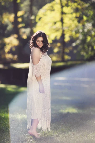 Portrait Beautiful Happy Woman Posing Nature — Stock Photo, Image