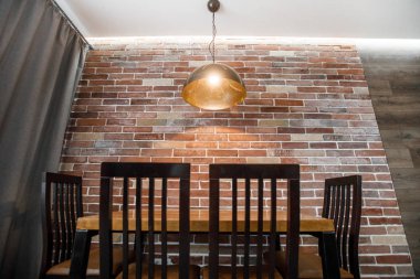 Modern restoran iç tuğla duvar ile