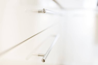 arka plan üzerinde ahşap raflar yakın çekim