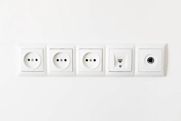 Uppsättning Sockets Den Vita Väggen — Stockfoto