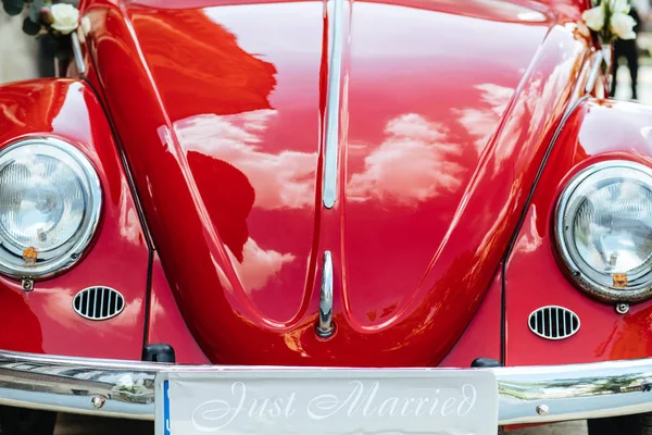 Primer Plano Los Faros Del Coche Vintage Rojo —  Fotos de Stock