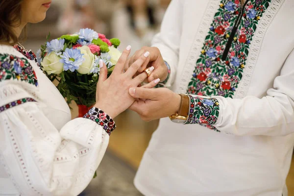 Close Bride Groom Hands Wedding Rings Bride Hands — Stock Photo, Image
