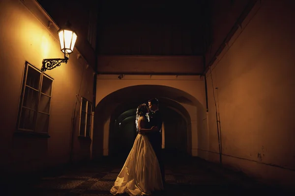 Happy Newlywed Couple Prague Honeymoon — Stock Photo, Image