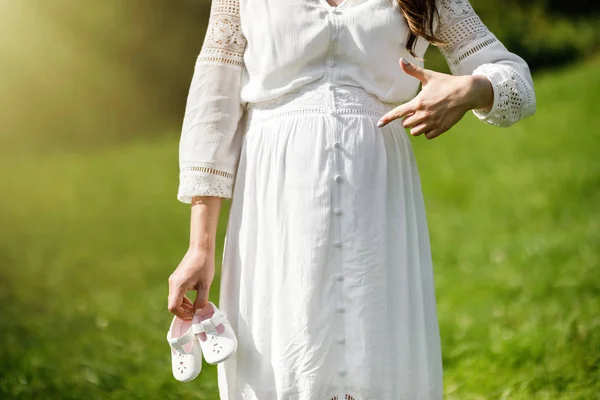 Attends Bébé Femme Enceinte Grossesse Maternité Bonne Famille Les Bottines — Photo