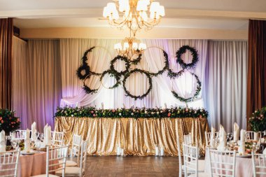 Düğün dekorasyon töreni için çiçekli