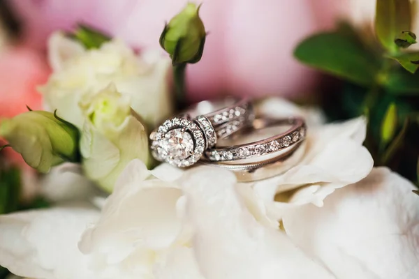 Anéis Casamento Elegantes Fundo — Fotografia de Stock