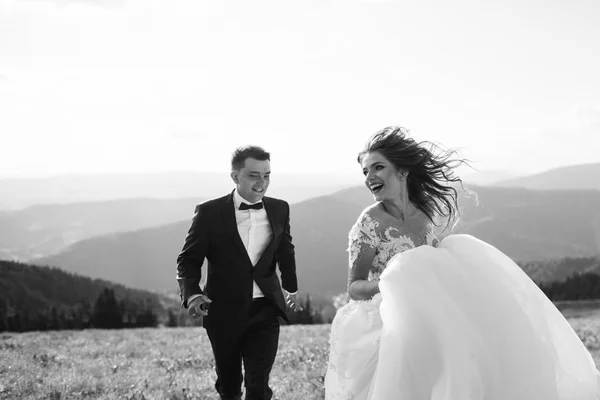 Matrimonio Bella Coppia Nozze Montagna — Foto Stock