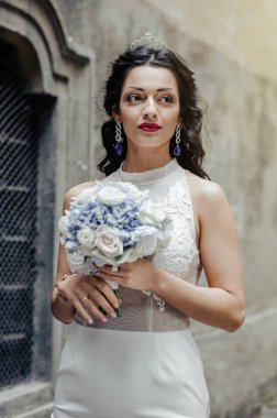 Düğün günü. Zarif Afrikalı damat ve güzel gelini. Afrikalı çift duygusal portre seven gelin ve damat.