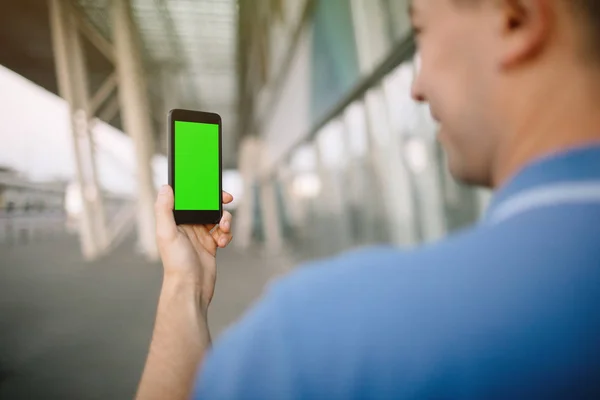 Man Met Telefoon Luchthaven Jonge Man Luchthaven Met Smartphone — Stockfoto