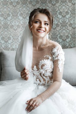 Portre genç muhteşem gelin portresi. Güzel gelin, sabah hazırlıklar portresi.