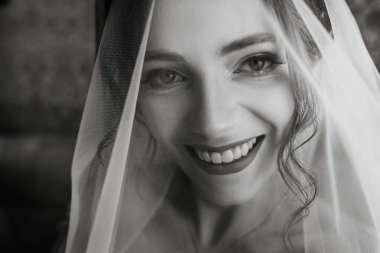 Portre genç muhteşem gelin portresi. Güzel gelin, sabah hazırlıklar portresi.