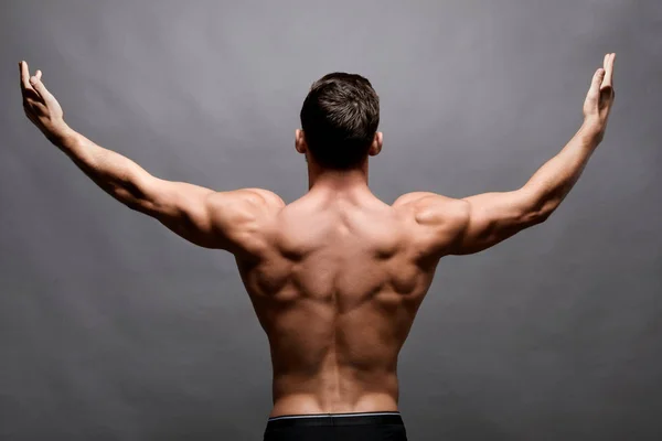 Seksi Güçlü Vücut Geliştiricisi Mükemmel Büyük Kaslı Vücut Geliştirmeci Adam — Stok fotoğraf