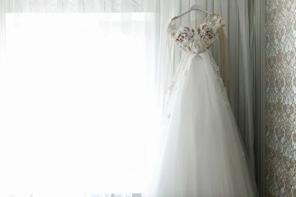 Brautmorgen Hochzeitsdetails Prachtvolles Hochzeitskleid — Stockfoto