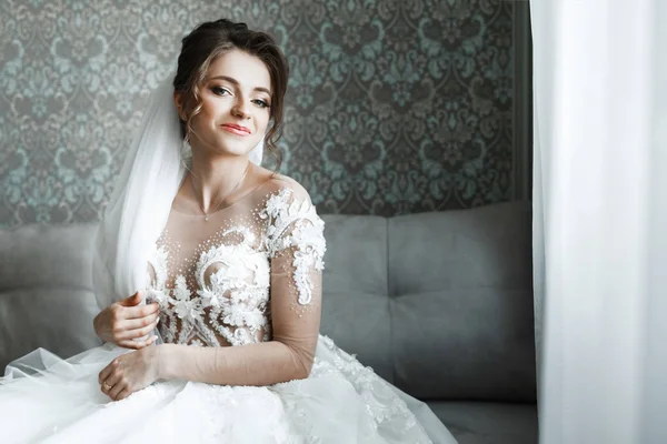 Primo Piano Ritratto Giovane Sposa Splendida Ritratto Bella Sposa Preparativi — Foto Stock