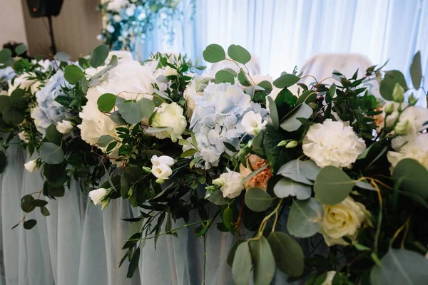 Bruiloft Decoratie Met Bloemen Voor Ceremonie — Stockfoto