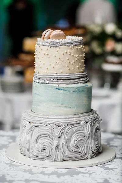 背景の美しいウェディング ケーキ — ストック写真