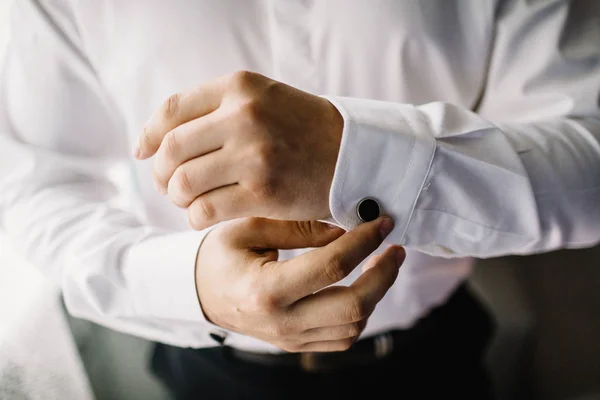 Hochzeitstag, Hochzeitsanzug. Morgen des Bräutigams. Bräutigam morgens p — Stockfoto