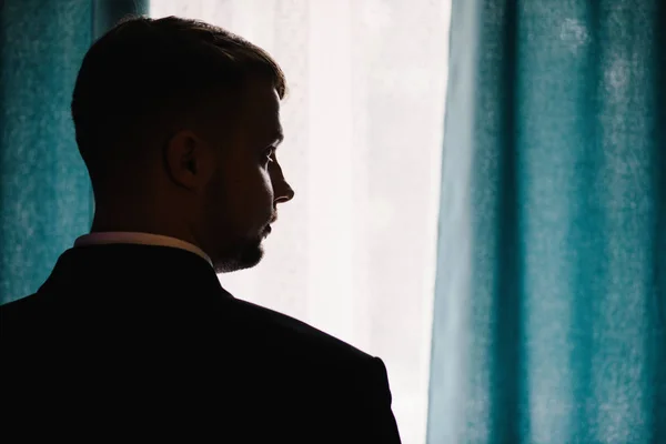 Día de la boda, traje de novia. Mañana del novio. Novio mañana p — Foto de Stock