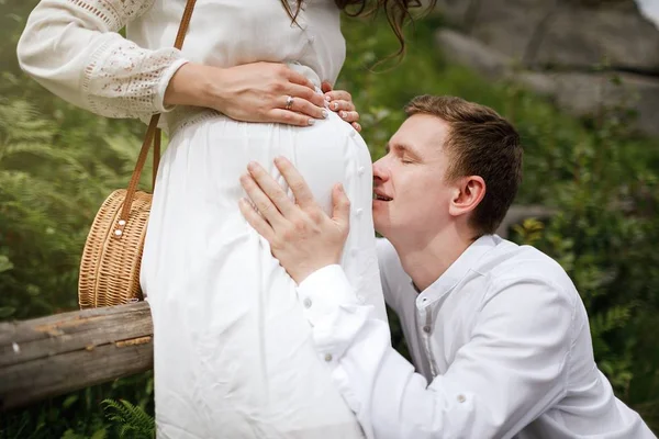 Young Man Kissing His Pregnant Wife Belly — Stock Photo, Image