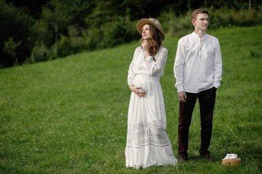 mutlu evlilik çift, damat ve gelin düğün gününde birlikte. Yeni evli gelin ve damat düğün töreninden sonra.