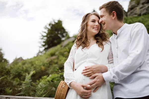 Happy Pregnant Bride Stylish Groom Posing Mountains Amazing View — Stock Photo, Image