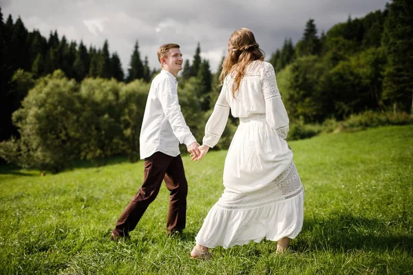 Verheugd Huwelijksfeest Paar Bruid Bruidegom Samen Trouwdag Jonggehuwden Bruid Bruidegom — Stockfoto