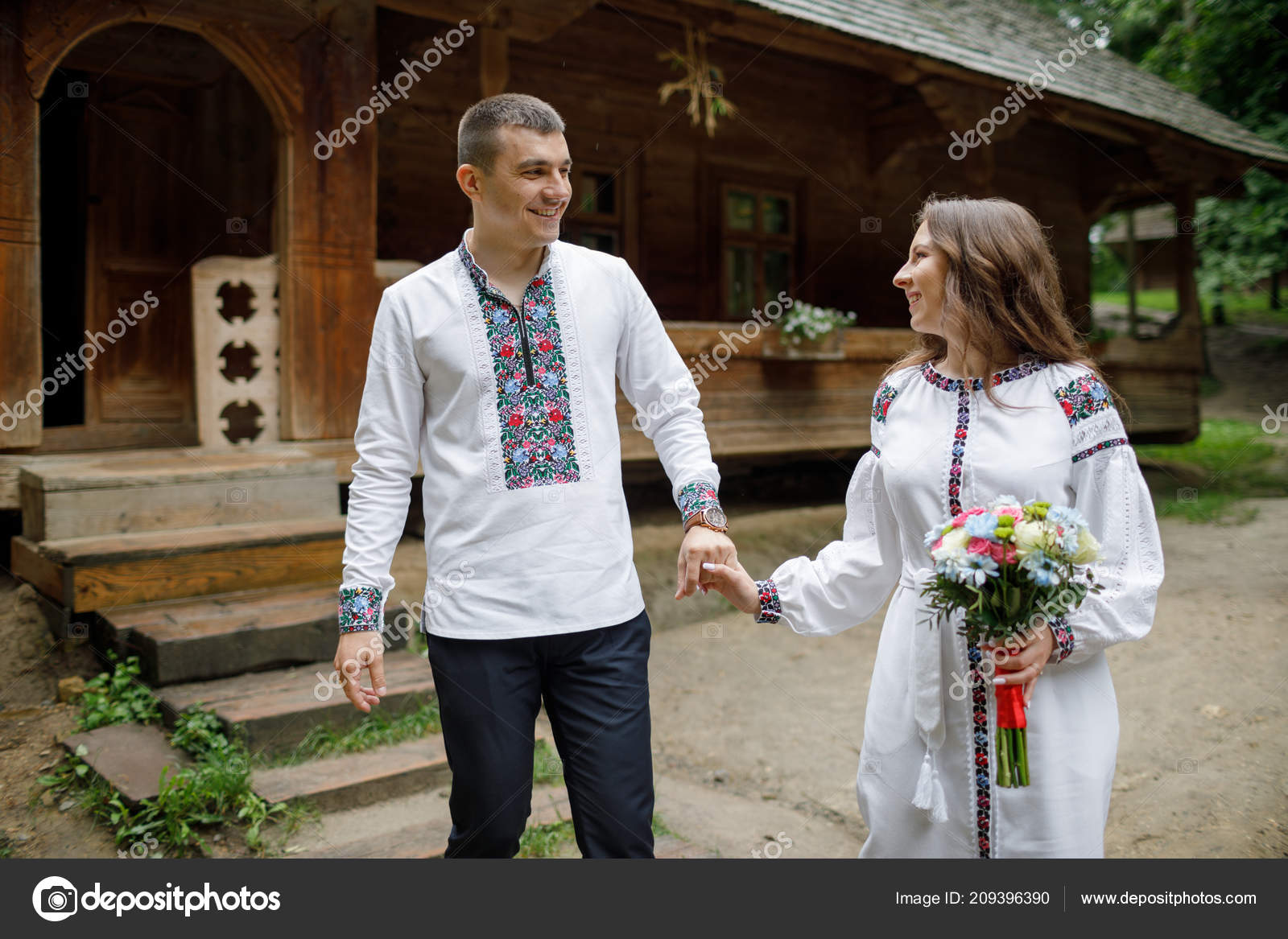 https://st4.depositphotos.com/11589532/20939/i/1600/depositphotos_209396390-stock-photo-lovely-couple-ukrainian-national-costumes.jpg
