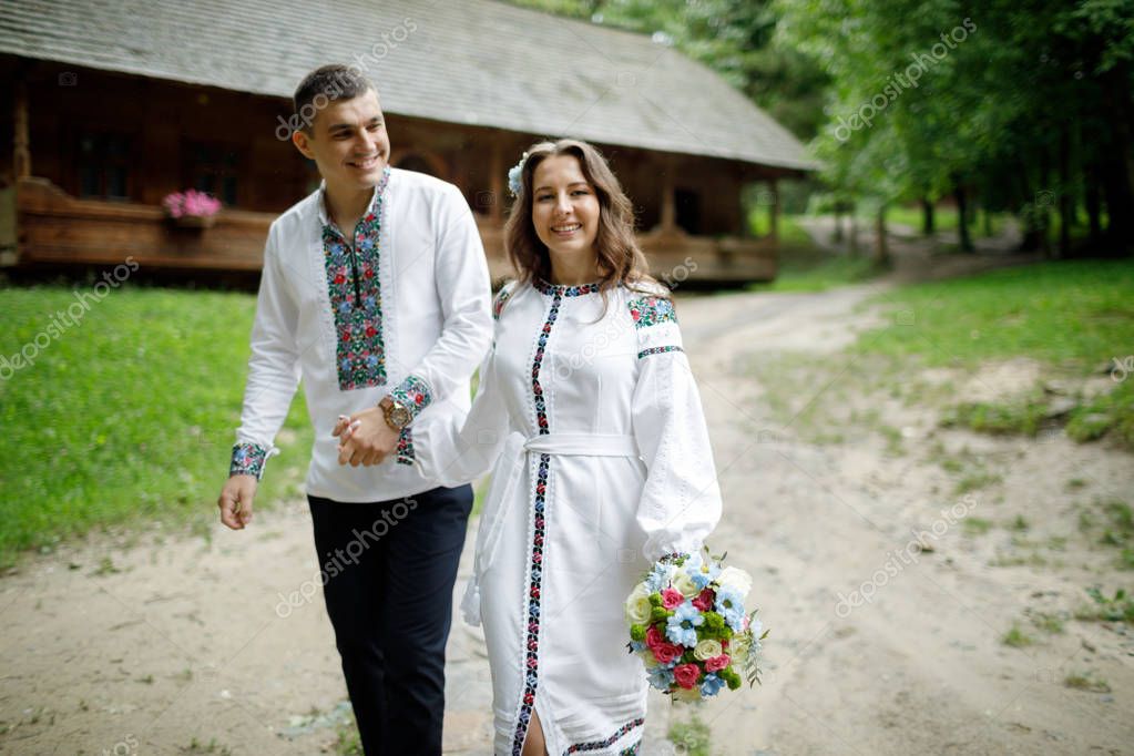 https://st4.depositphotos.com/11589532/20939/i/950/depositphotos_209396732-stock-photo-beautiful-bride-and-groom-in.jpg